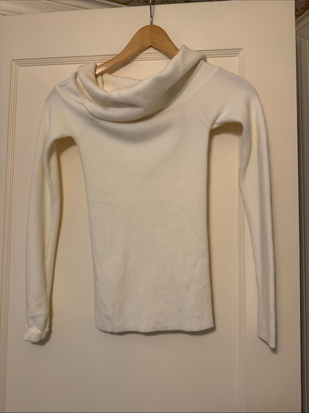 Aritzia Off-White Cowl Neck Women’s Sweater XS